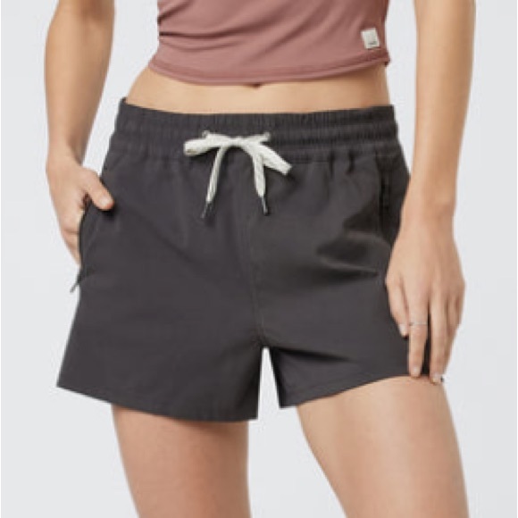 🆕Vuori Scout Short in Vintage Black • Woman’s Size Small - Picture 7 of 9